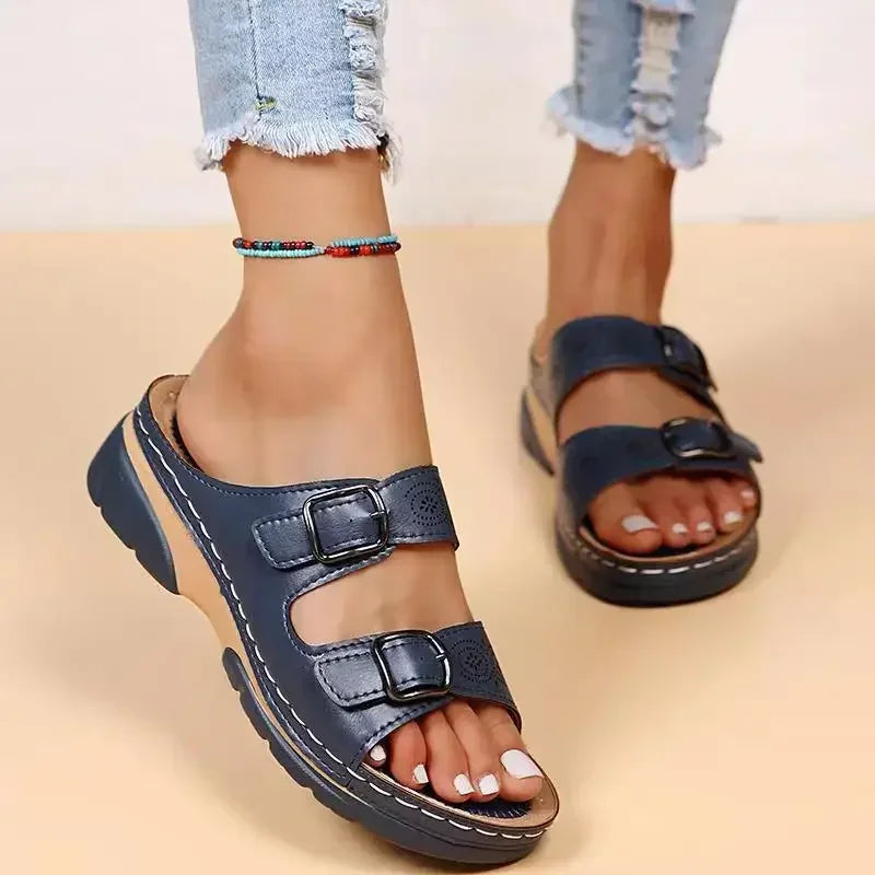 BUCKLE WEDGE SANDALS