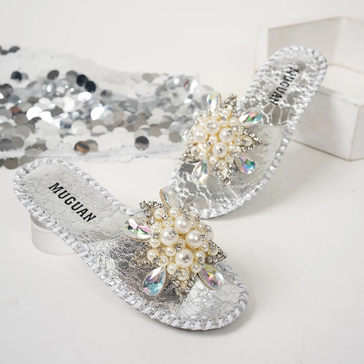 CRYSTAL PEARL FLOWER LUX SANDALS
