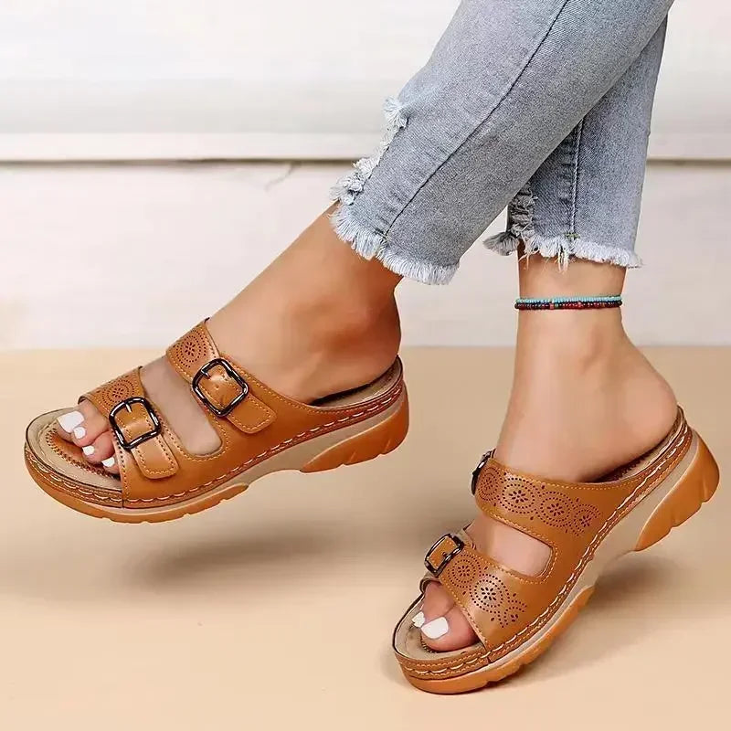 BUCKLE WEDGE SANDALS