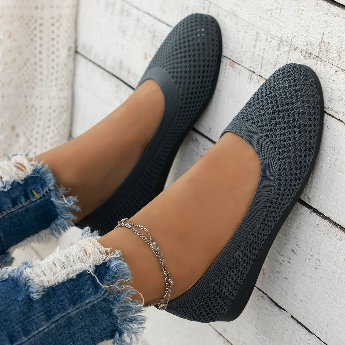 ROUND TOE FLAT LOAFER