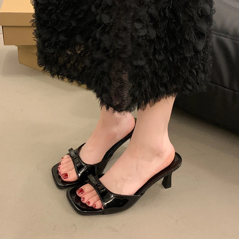 BOW KNOT SQUARE TOE MUEL HEEL