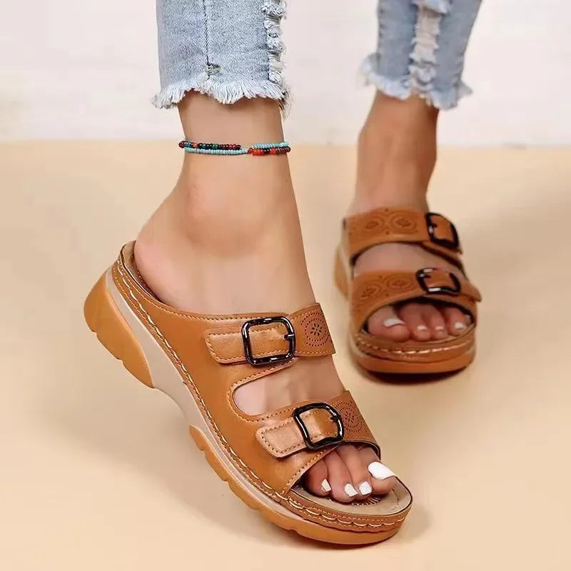 BUCKLE WEDGE SANDALS