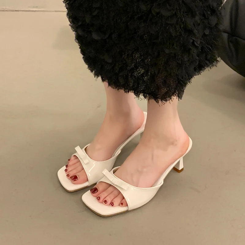 BOW KNOT SQUARE TOE MUEL HEEL