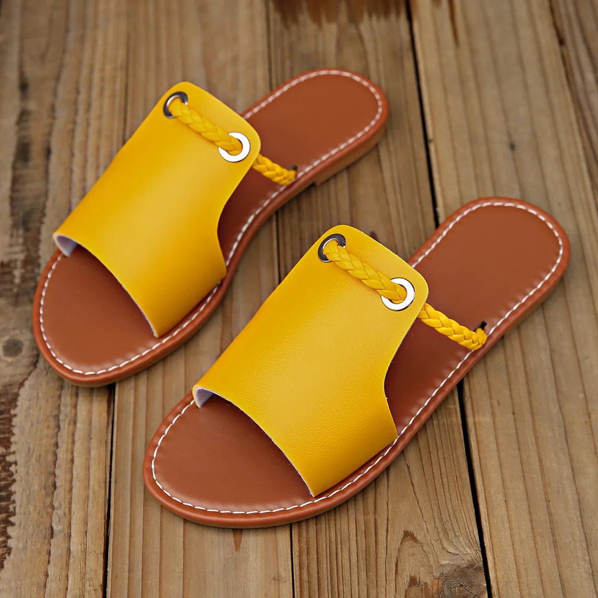 SOFT PU LEATHER FLAT SANDALS