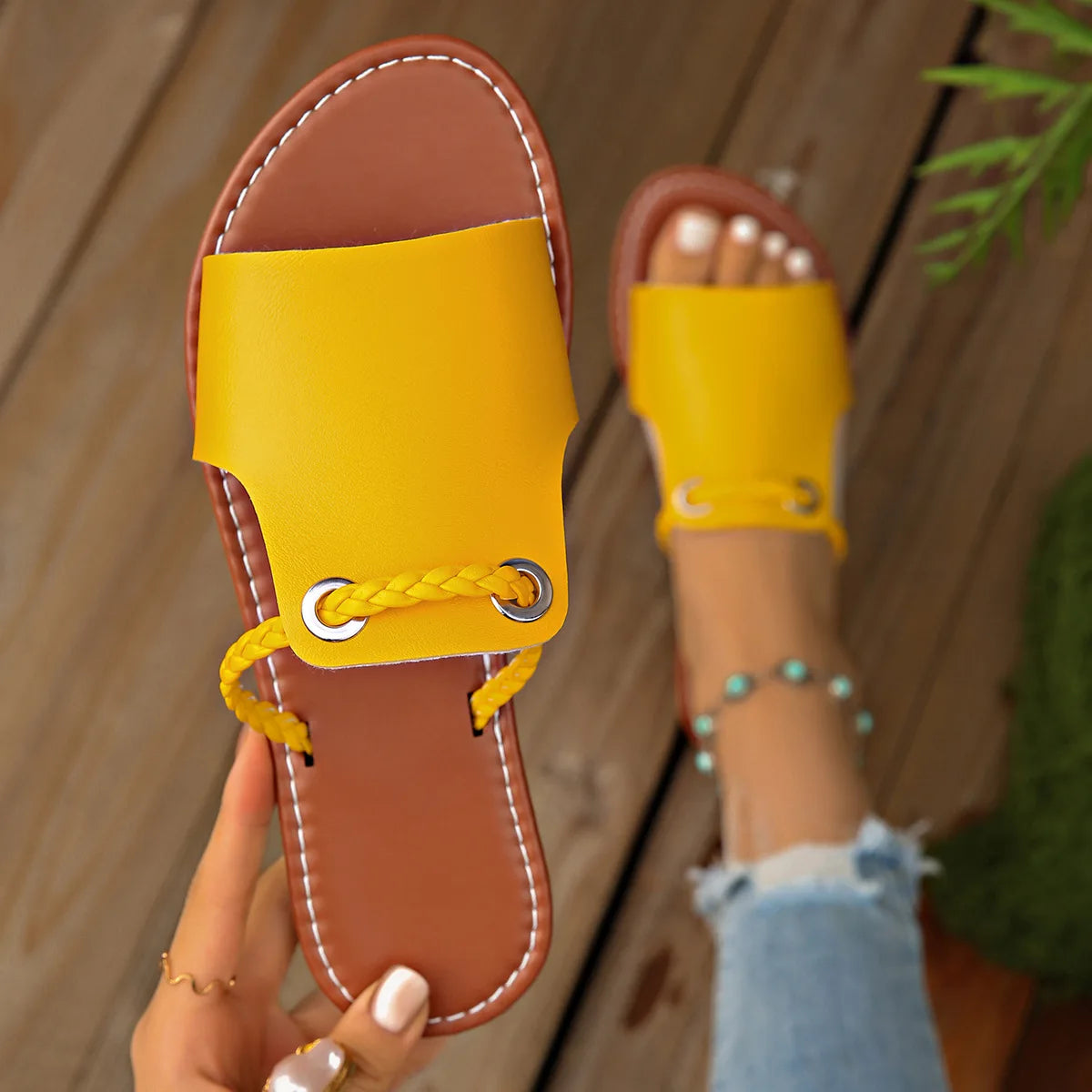 SOFT PU LEATHER FLAT SANDALS