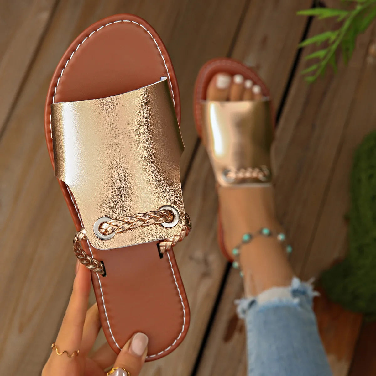 SOFT PU LEATHER FLAT SANDALS