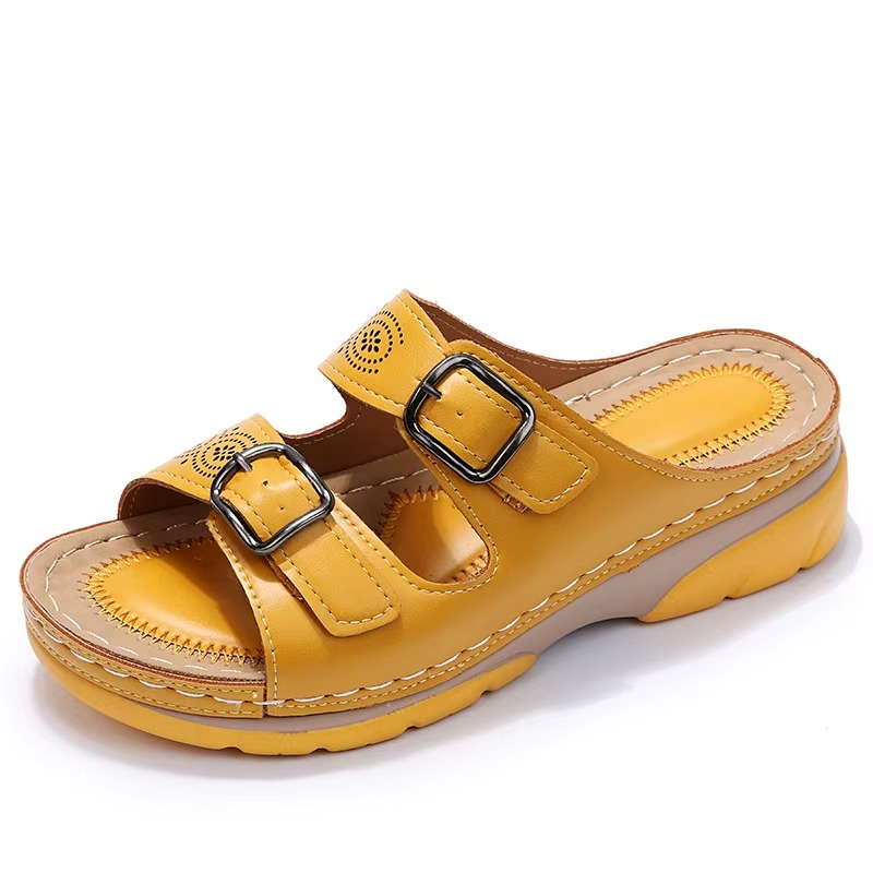 BUCKLE WEDGE SANDALS