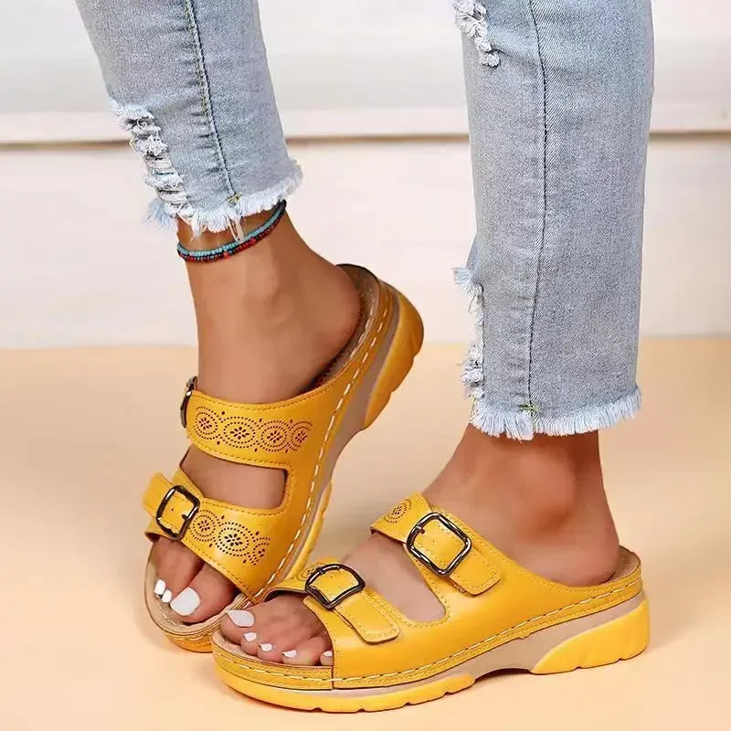 BUCKLE WEDGE SANDALS