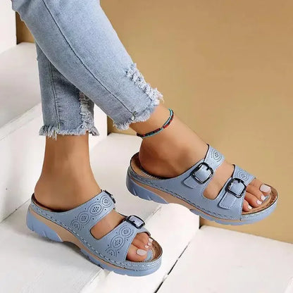 BUCKLE WEDGE SANDALS