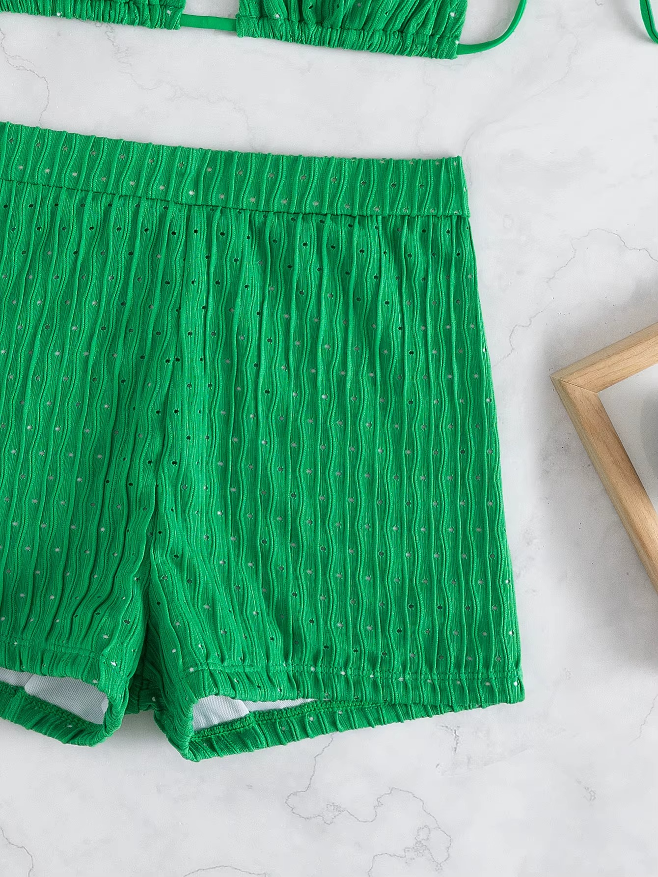 HALTER TOP WITH HIGHWAIST