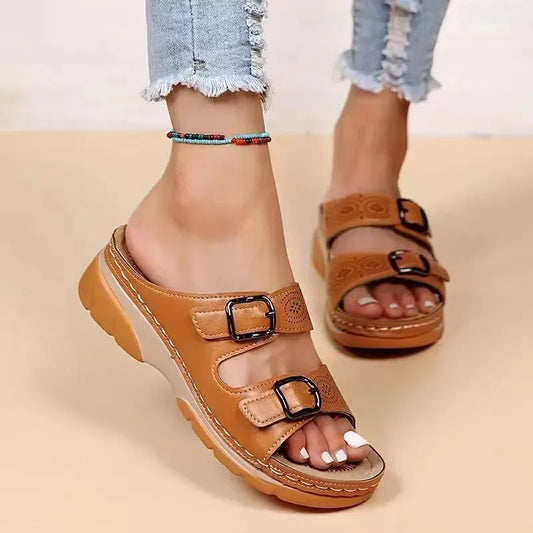 BUCKLE WEDGE SANDALS