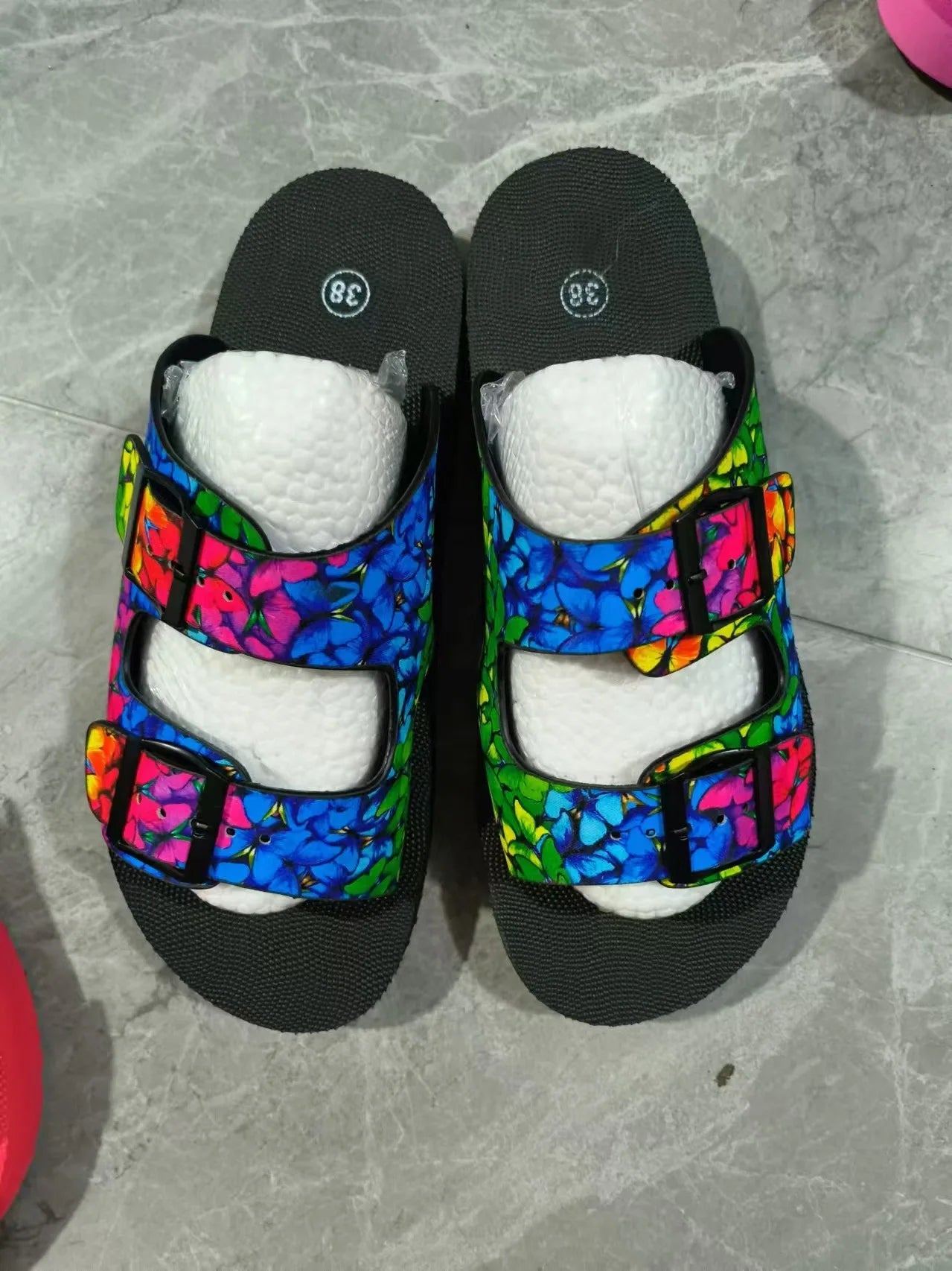 BUCKLE BEACH SANDALS